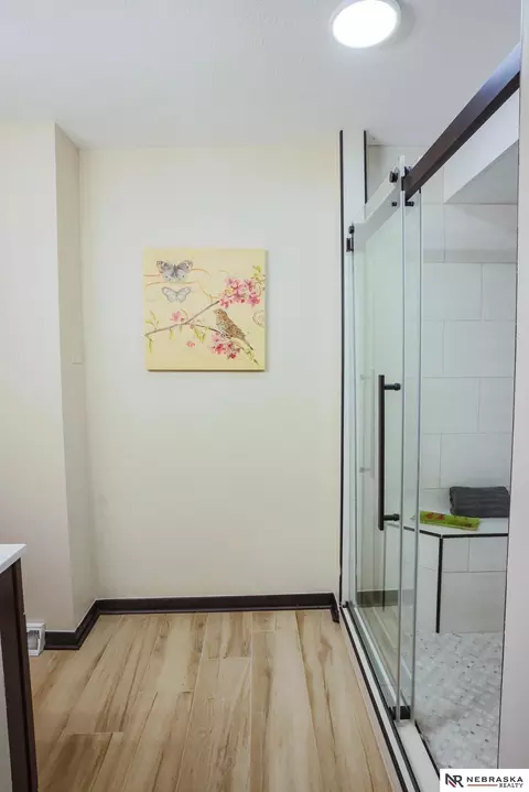 Bath - 802 Moore Dr, Bellevue, NE 68005 photo 5 of 7