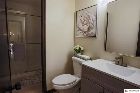 Bath - 802 Moore Dr, Bellevue, NE 68005 photo 1 of 7