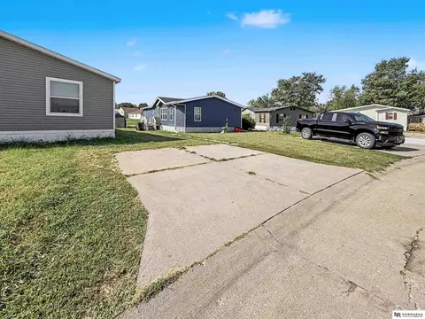 1031 Gordon Dr, Lincoln, NE 68522