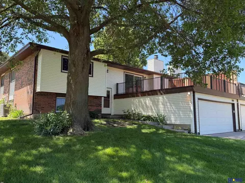 4521 Southwood Dr, Lincoln, NE 68512