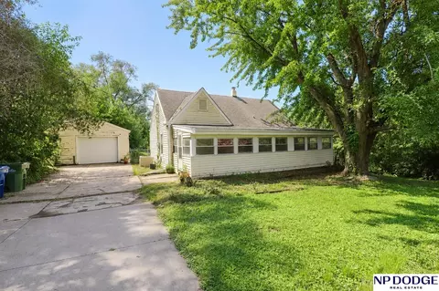 1207 Kasper St, Bellevue, NE 68147