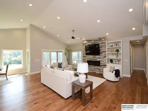 Living - 621 Riverside Dr, Waterloo, NE 68069 photo 2 of 8
