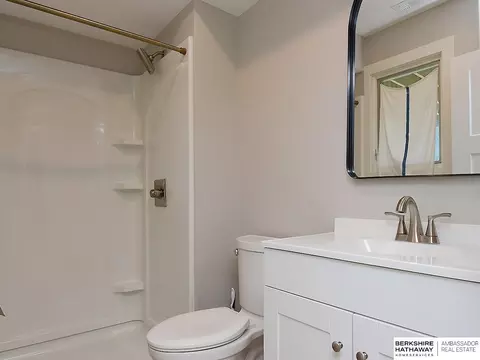 Bath - 621 Riverside Dr, Waterloo, NE 68069 photo 9 of 9