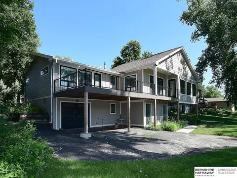 Exterior - 621 Riverside Dr, Waterloo, NE 68069 photo 5 of 6