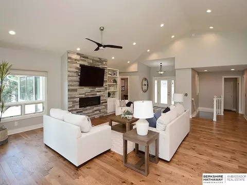 Living - 621 Riverside Dr, Waterloo, NE 68069 photo 4 of 8