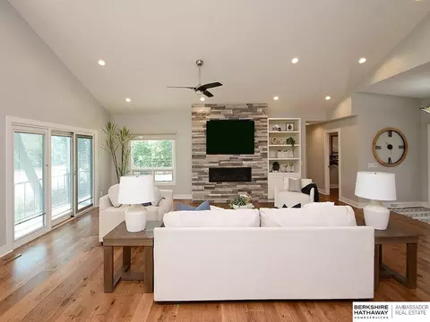 Living - 621 Riverside Dr, Waterloo, NE 68069 photo 3 of 8