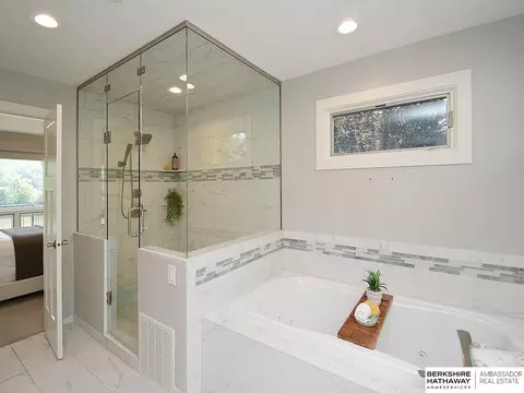 Bath - 621 Riverside Dr, Waterloo, NE 68069 photo 6 of 9