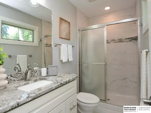Bath - 621 Riverside Dr, Waterloo, NE 68069 photo 1 of 9