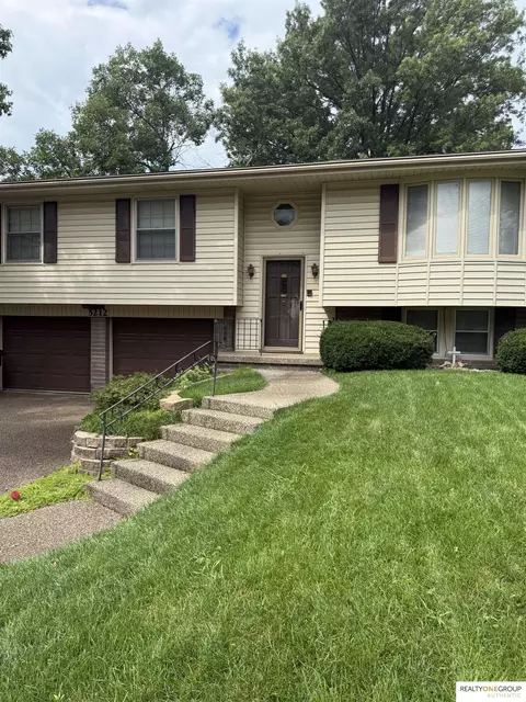 5212 S 105 St, Omaha, NE 68127