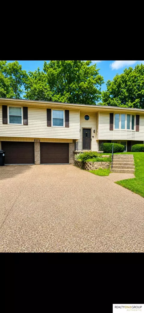5212 S 105 St, Omaha, NE 68127