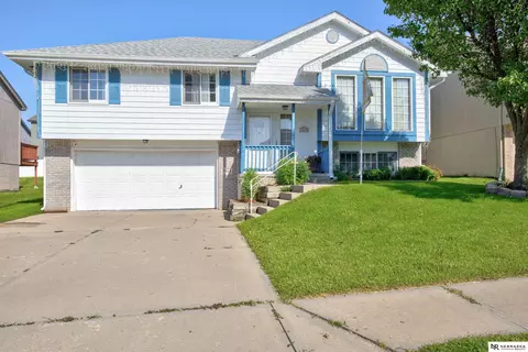 7813 N 83rd St, Omaha, NE 68122