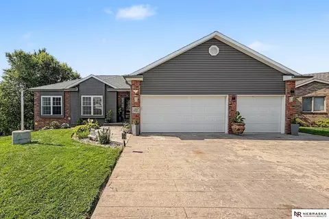 2557 SW Soukup Cir, Lincoln, NE 68522