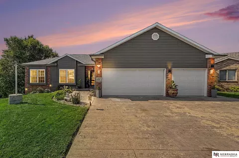 2557 SW Soukup Cir, Lincoln, NE 68522