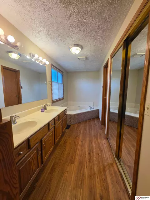 Bath - 1907 Front St, Beatrice, NE 68310 photo 1 of 3