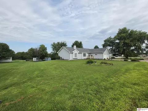 Exterior - 1907 Front St, Beatrice, NE 68310 photo 5 of 7