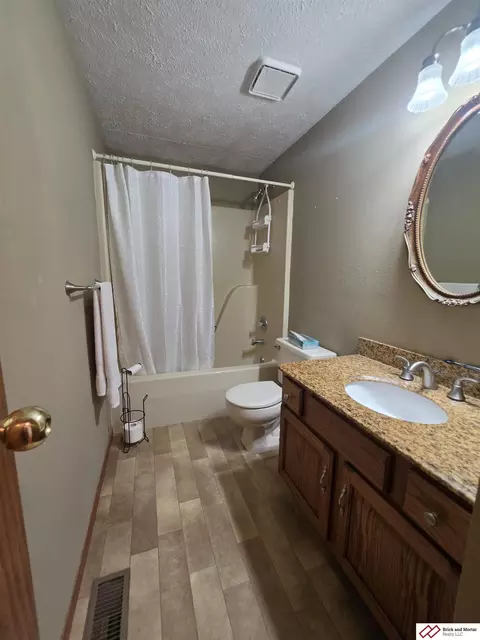 Bath - 1907 Front St, Beatrice, NE 68310 photo 3 of 3