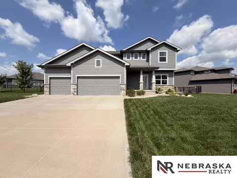 5304 Heartland Dr, Papillion, NE 68133