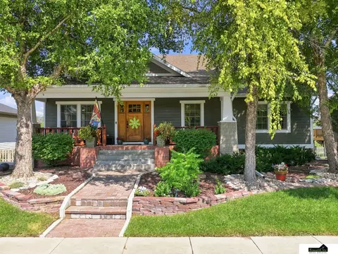 6910 NW 2nd St, Lincoln, NE 68521