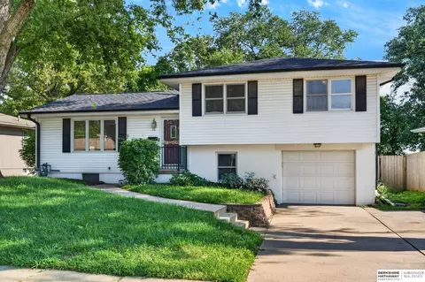 28 Crestwood Dr, Council Bluffs, IA 51503