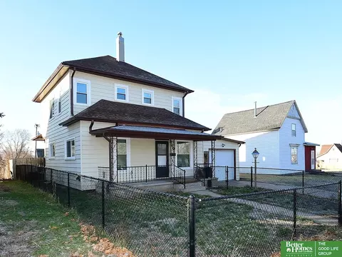 910 8th St, Fairbury, NE 68352
