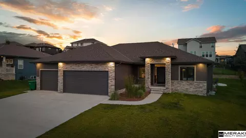 10215 Pintail Dr, Papillion, NE 68046