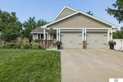 4800 Huddersfield Ct, Lincoln, NE 68516