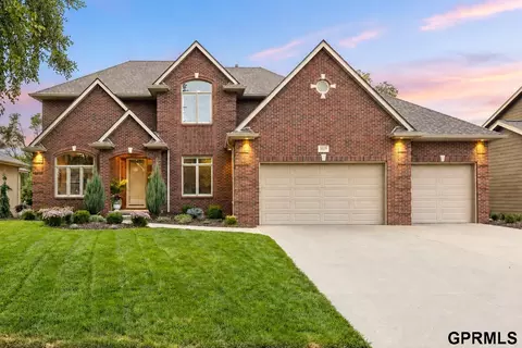 18218 Ontario St, Omaha, NE 68130