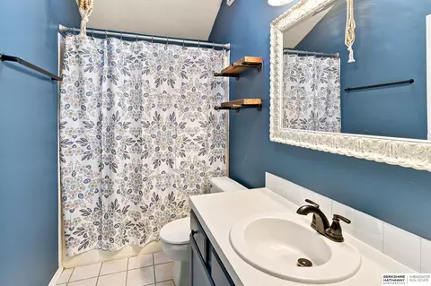 Bath - 13109 Patrick Cir, Omaha, NE 68164 photo 1 of 2