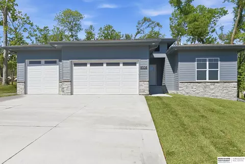 12511 Carpenter St, Papillion, NE 68046