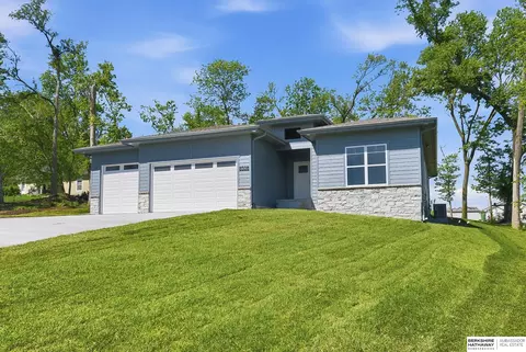 12511 Carpenter St, Papillion, NE 68046