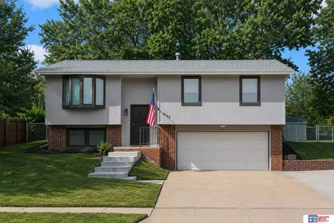 4633 Hallcliffe Rd, Lincoln, NE 68516