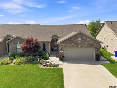 7673 Phares Dr, Lincoln, NE 68516