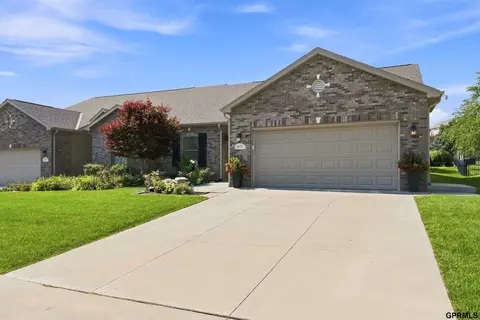 7673 Phares Dr, Lincoln, NE 68516
