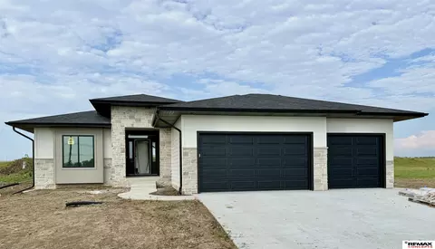 3830 Prairie Breeze Rd, Lincoln, NE 68516