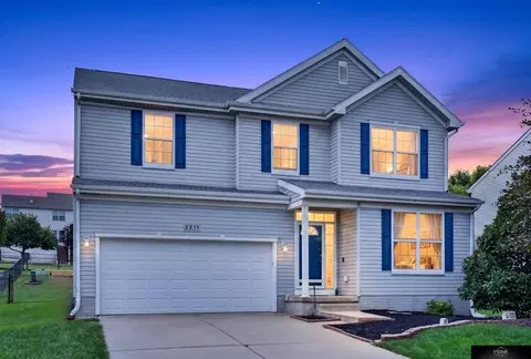 2311 Lakewood Dr, Papillion, NE 68046