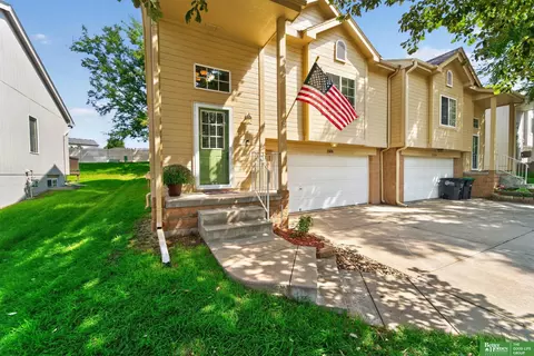 15106 Camden Ave, Omaha, NE 68116