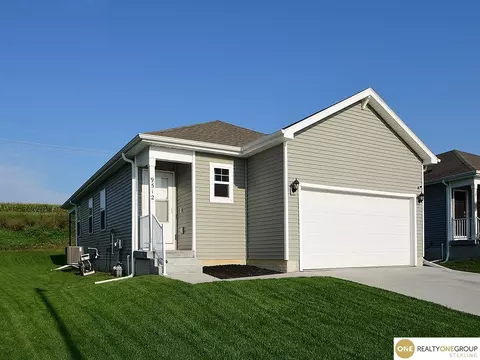9512 Reynolds St, Omaha, NE 68122