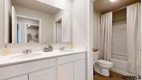 Bath - 7716 N 169 St, Bennington, NE 68007 photo 2 of 2