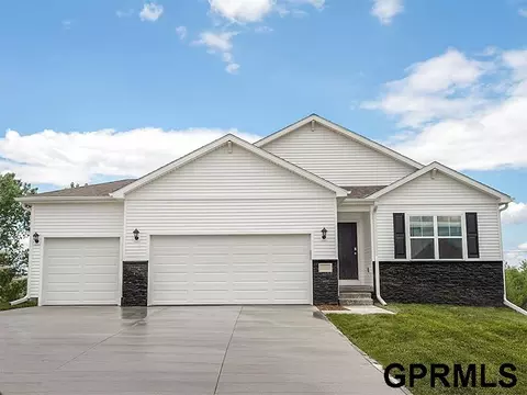 18475 Rose Lane Rd, Omaha, NE 68136