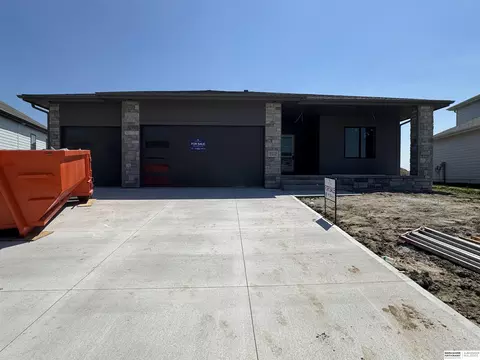 6219 N 209 St, Elkhorn, NE 68022