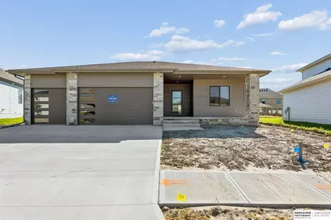 6219 N 209 St, Elkhorn, NE 68022
