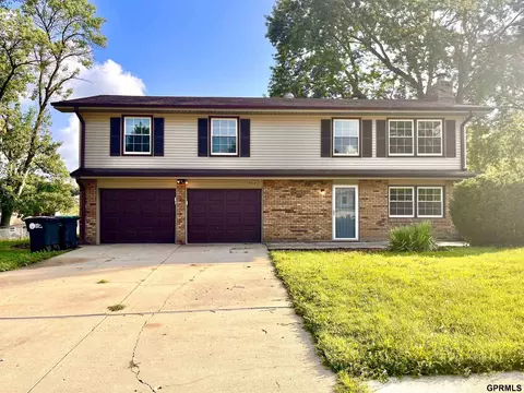5814 S 92nd Cir, Omaha, NE 68127