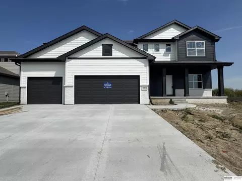20810 Vernon Ave, Elkhorn, NE 68022