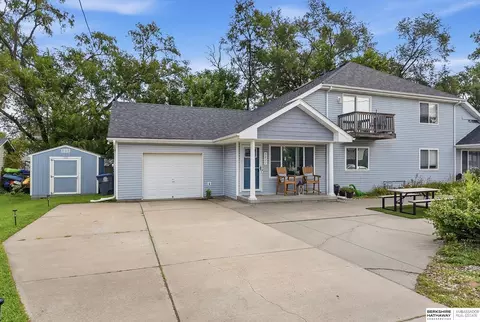 5221 Navajo St, Council Bluffs, IA 51501