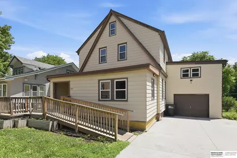 807 N 49th St, Omaha, NE 68132