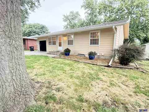8130 N Hazelwood Dr, Lincoln, NE 68510