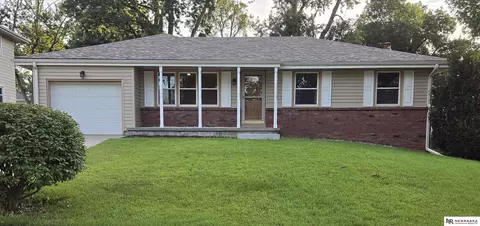 5012 S 94 St, Omaha, NE 68127