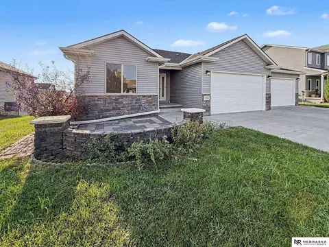 1224 N 100th St, Lincoln, NE 68527