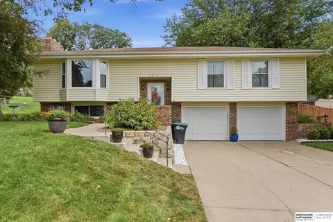 4917 N 106th St, Omaha, NE 68134
