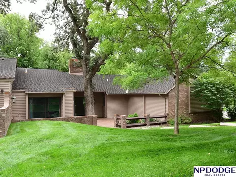 1032 S 112th Plz, Omaha, NE 68154